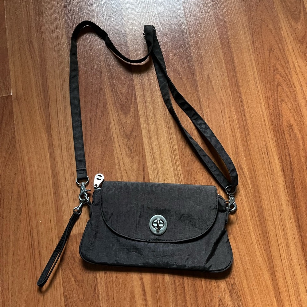 Baggallini crossbody purse